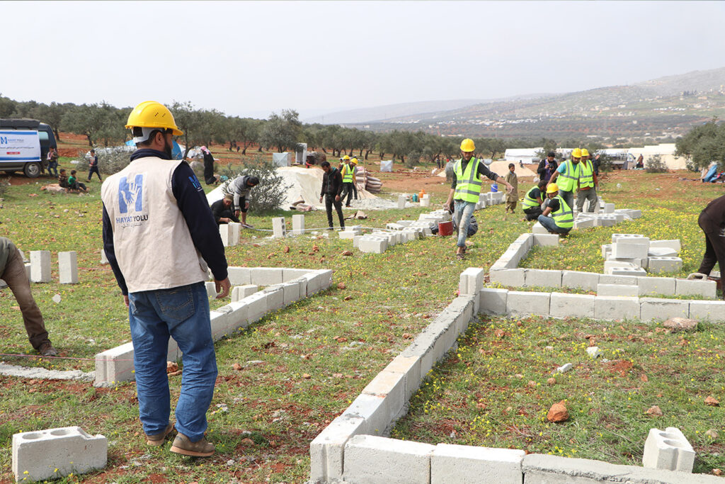 Suriyeli mülteciler için 100 ev Hayat Yolu