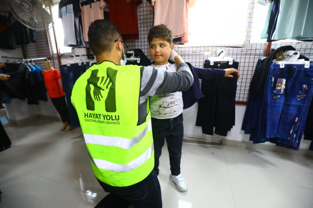 حملة حياة يولو لشراء ملابس للفقراء بمناسبة عيد الفطر 2020